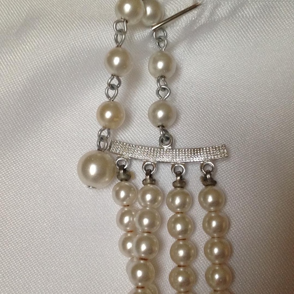 **SOLD**.Host Pick! 15% Discount Vintage Faux Pearl Jewelry Necklace Earring Set - Picture 4 of 6